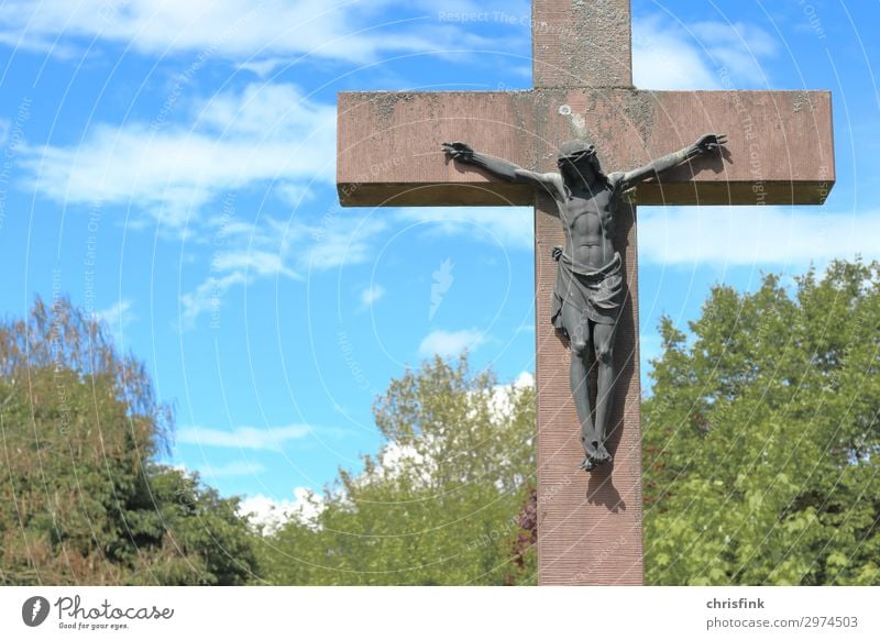 Jesus am Kreuz Ostern Trauerfeier Beerdigung maskulin Mann Erwachsene Körper 1 Mensch 30-45 Jahre Kunst Skulptur hängen Optimismus Güte Selbstlosigkeit Glaube