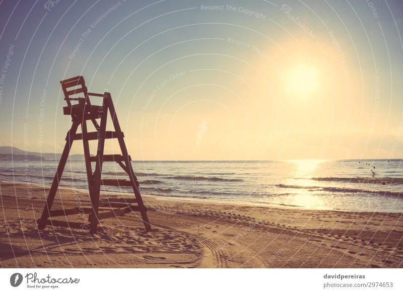 Baywatch Stuhl im leeren Strand bei Sonnenuntergang exotisch schön Leben Ferien & Urlaub & Reisen Sommer Meer Insel Natur Landschaft Sand Himmel Wärme Küste