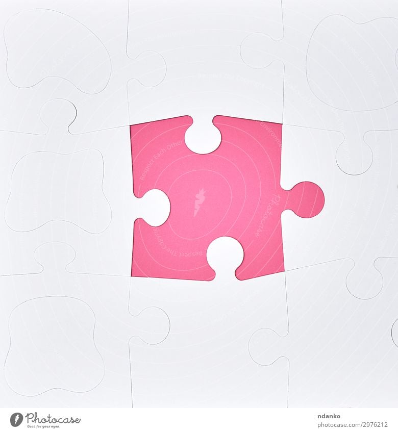 weiße große leere Rätsel auf rosa Hintergrund Design Freizeit & Hobby Spielen Erfolg Business Papier Spielzeug Farbe Idee Kreativität Problemlösung Teamwork