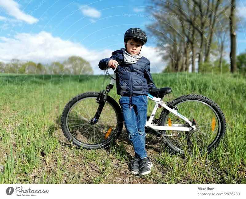 Radtour Freizeit & Hobby Ferien & Urlaub & Reisen Tourismus Ausflug Abenteuer Freiheit Fahrradfahren Kleinkind Junge Kindheit Leben 1 Mensch 3-8 Jahre Blick