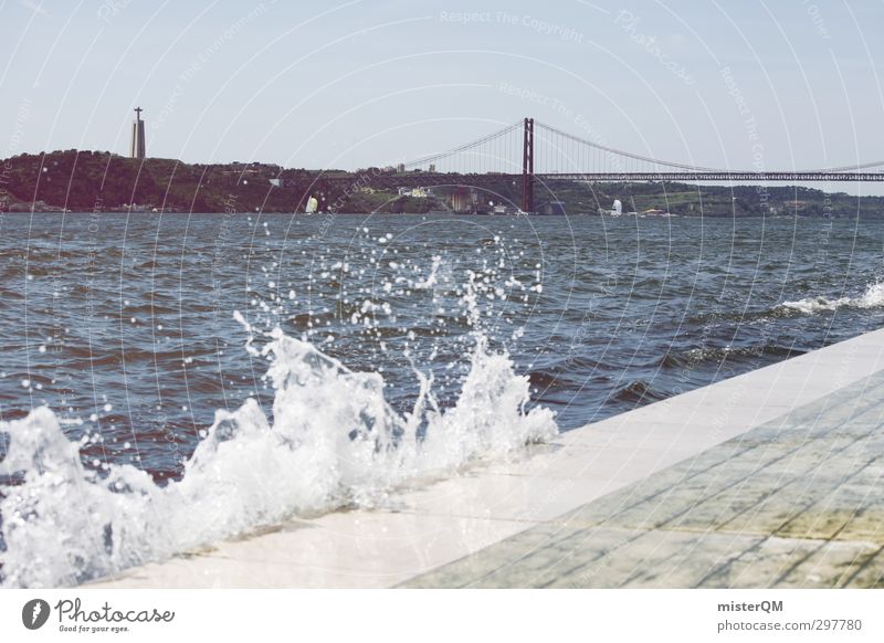 San Janeiro ?! Kunst ästhetisch Küste Sehenswürdigkeit Lissabon Golden Gate Bridge Portugal Spaziergang Brücke Wellengang Gischt mediterran Wasser Meerwasser
