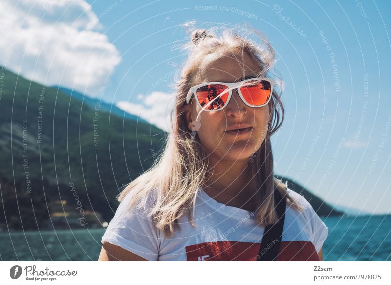Surfermädl Lifestyle Freizeit & Hobby Ferien & Urlaub & Reisen Junge Frau Jugendliche 18-30 Jahre Erwachsene Natur Landschaft Sommer Schönes Wetter Alpen