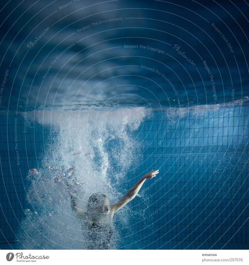 Auftrieb Freude Wellness Erholung Schwimmen & Baden Freizeit & Hobby Sport Fitness Sport-Training Wassersport Sportler tauchen Schwimmbad Mensch feminin Frau