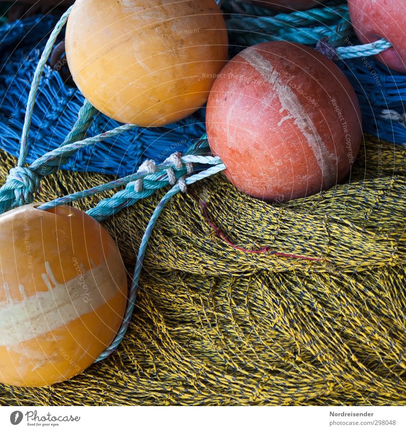 Farben und Formen Arbeit & Erwerbstätigkeit Beruf Schifffahrt Fischerboot Kunststoff Kugel Knoten Netz fangen Jagd nachhaltig mehrfarbig Rechtschaffenheit
