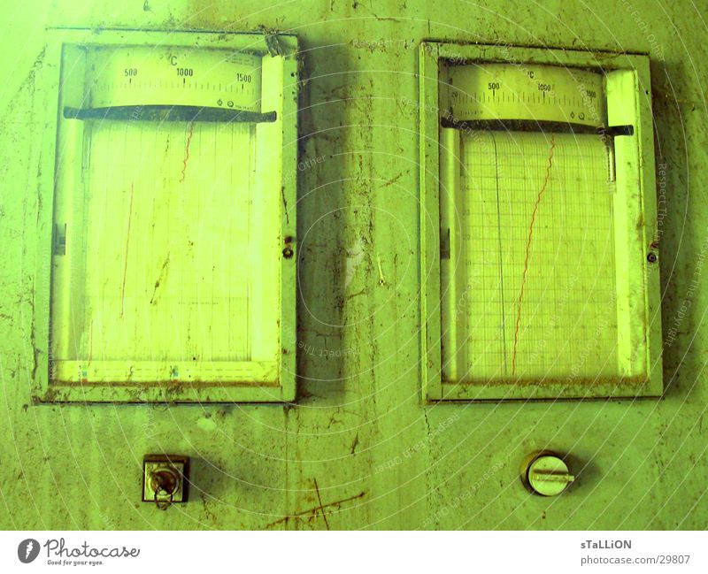 made in gdr grün gelb Schlüssel Messinstrument Schalter Elektrisches Gerät Technik & Technologie veschlossen verfallen Anzeige