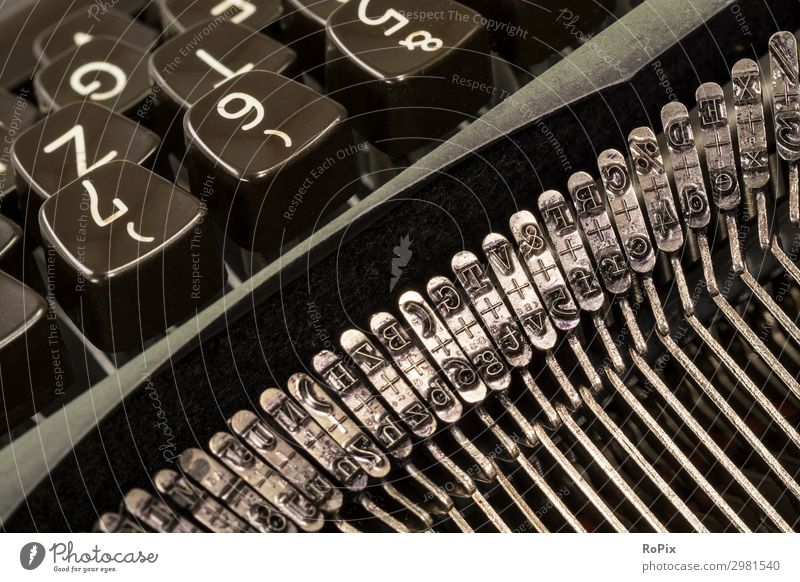 Detail einer alten Schreibmaschine. Lifestyle Stil Design Freizeit & Hobby lesen Bildung Wissenschaften Erwachsenenbildung Arbeit & Erwerbstätigkeit Beruf