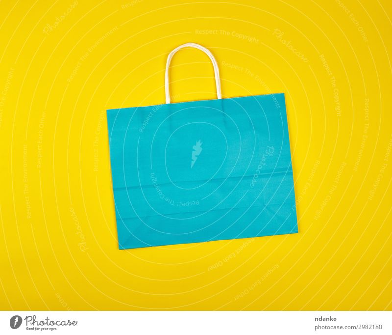 rechteckige blaue Papiertragetasche Lifestyle kaufen Stil Design Business Mode Verpackung Paket modern neu gelb Farbe Handel wirtschaftlich Hintergrund Tasche