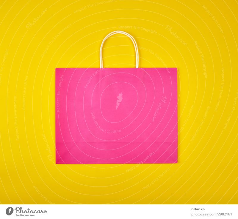 rechteckige rosa Papiertragetasche Lifestyle kaufen Design Business Verpackung Paket Sack modern neu gelb Farbe Hintergrund Tasche Gewerbe Entwurf Konsum Kunde