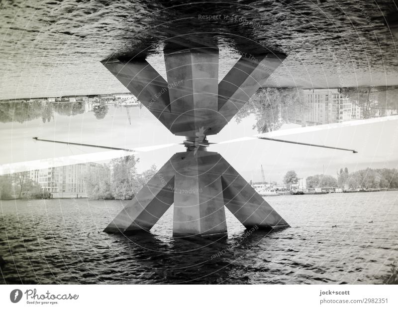 Pila Fluss Havel Spandau Brückenpfeiler Beton außergewöhnlich fantastisch groß unten Design komplex Perspektive Surrealismus Symmetrie Irritation Illusion