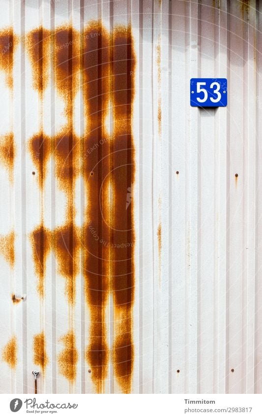 53 Ferien & Urlaub & Reisen Dänemark Fischerhütte Mauer Wand Hausnummer Kunststoff Ziffern & Zahlen einfach trist blau braun weiß Gefühle Färbung Farbfoto