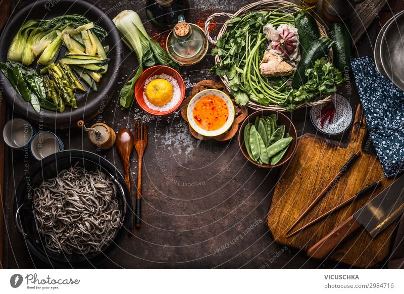 Asiatisches Essen Hintergrund. Vegetarische Zutaten. Lebensmittel Gemüse Kräuter & Gewürze Ernährung Bioprodukte Vegetarische Ernährung Diät Asiatische Küche