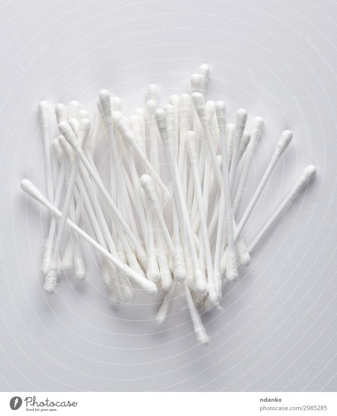 Plastikstäbe mit weißer Baumwolle Gesundheitswesen Medikament Werkzeug Kunststoff Reinigen Sauberkeit weich Hintergrund Beautyfotografie Pflege Reinlichkeit