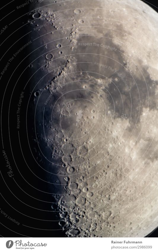 Ausschnitt des Halbmondes mit dem Mare Imbrium und Mare Serenitatis Mond Nacht Himmel Himmelskörper & Weltall Krater Schatten Astrofotografie Detail