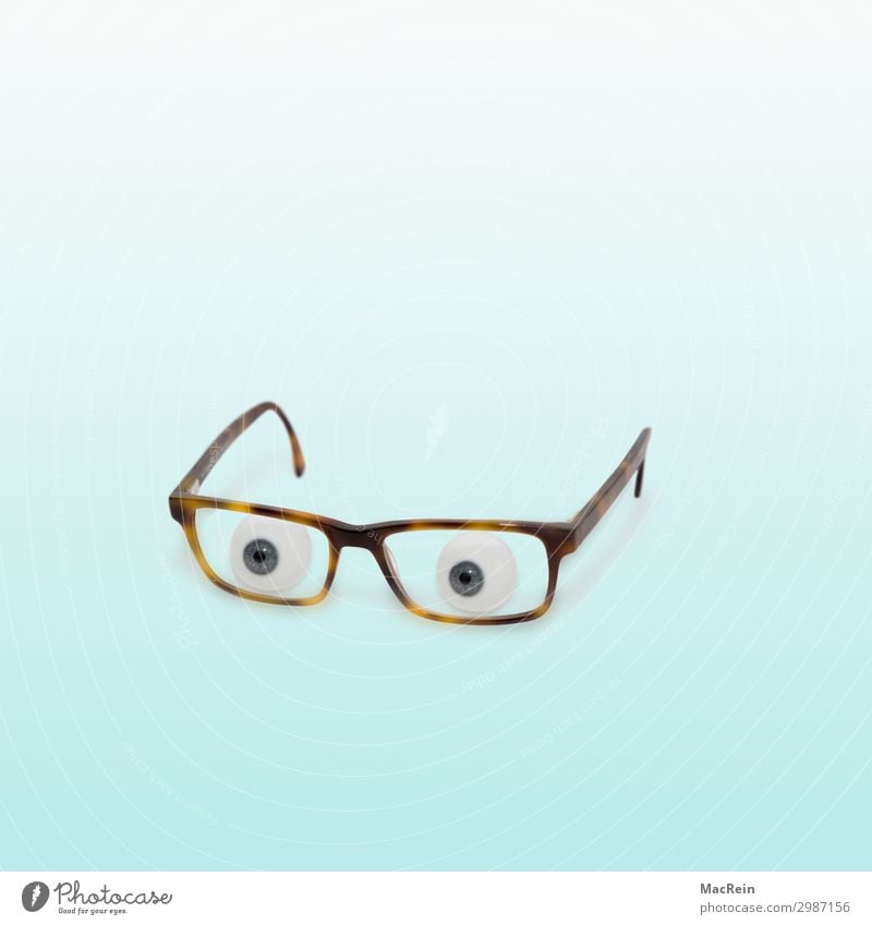 Brille mit Glasaugen Auge beobachten einfach blau Überwachung brille blickend Aussehen farbe Humor humorvoll farbiger Hintergrund Hintergrundbild