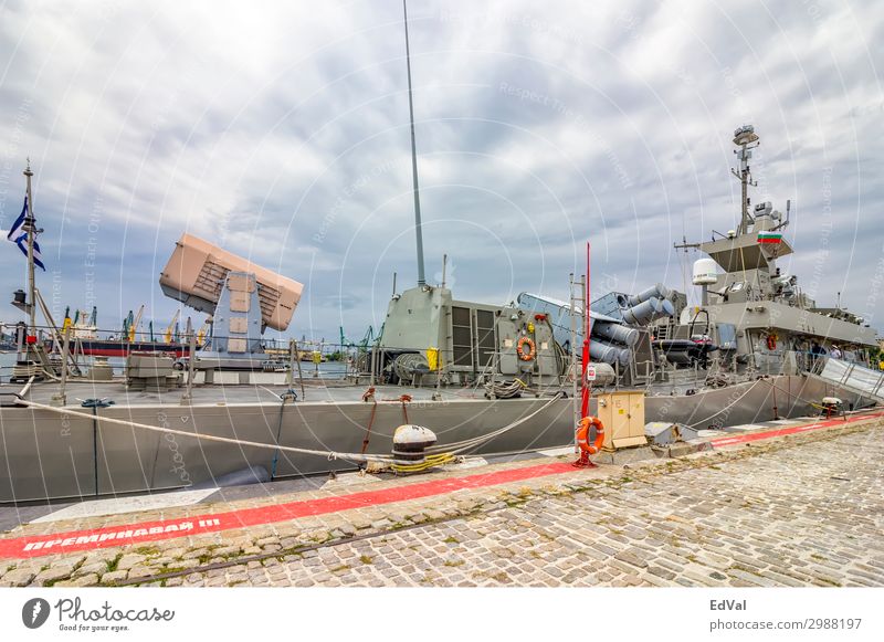 Varna, Bulgarien - 16.Juli 2017: Ein Teil des griechischen Militärmarineschiffs im Hafen. Rakete Griechenland redaktionell Anker Armee Hintergrund Schlacht