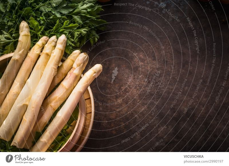 Frischer Spargel im Bambus Dampfer Lebensmittel Gemüse Ernährung Bioprodukte Vegetarische Ernährung Diät Stil Gesunde Ernährung Tisch Restaurant Design