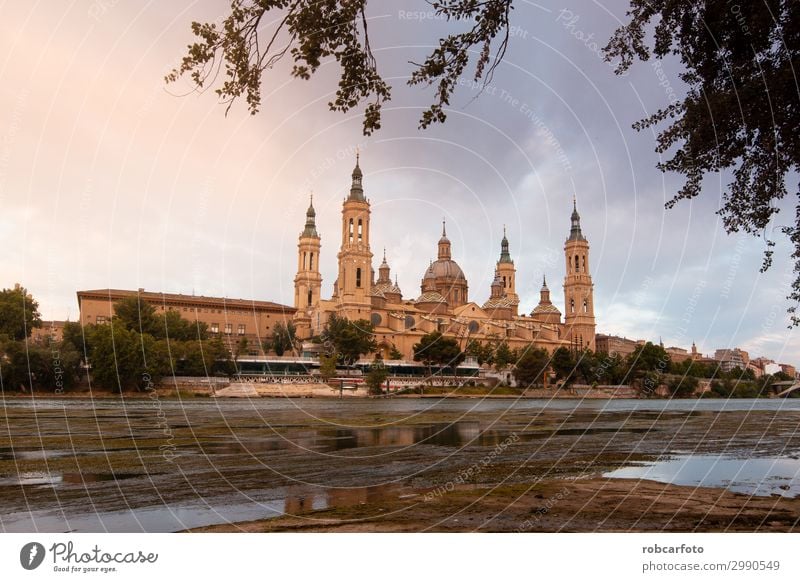 Ebro Fluss Ferien & Urlaub & Reisen Tourismus Kultur Landschaft Himmel Kirche Platz Brücke Gebäude Architektur Denkmal Stein alt historisch Religion & Glaube