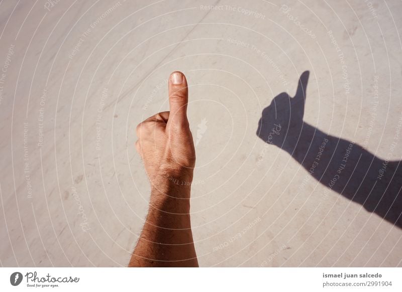 Mann Hand Schatten Silhouette an der Wand Finger Handfläche Körperteil Handgelenk Arme Haut Mensch Lichterscheinung Sonnenlicht gestikulieren Entwurf
