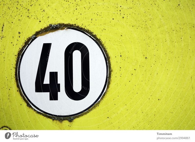 40 Fahrzeug Nutzfahrzeug Metall Kunststoff Ziffern & Zahlen alt einfach gelb schwarz weiß Gefühle Etikett rund Geschwindigkeitsaufkleber Abnutzung Farbfoto