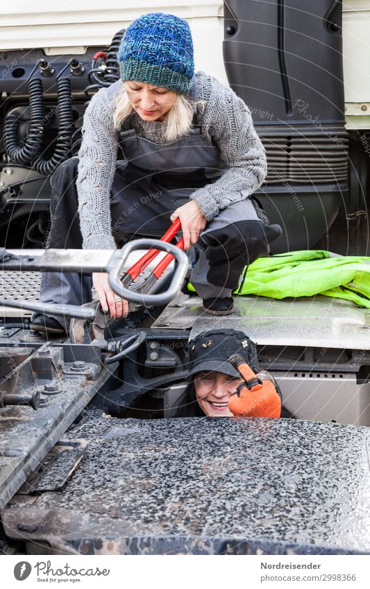 Böser Finger Arbeit & Erwerbstätigkeit Beruf Handwerker Arbeitsplatz Güterverkehr & Logistik Mittelstand Werkzeug Mensch feminin Frau Erwachsene 2 Verkehr