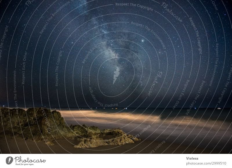 Unendliche Weiten, Milchstraße an der Küste Langzeitbelichtung Licht Nacht Menschenleer Astronomie Portugal Algarve Experiment Astrofotografie Weltall