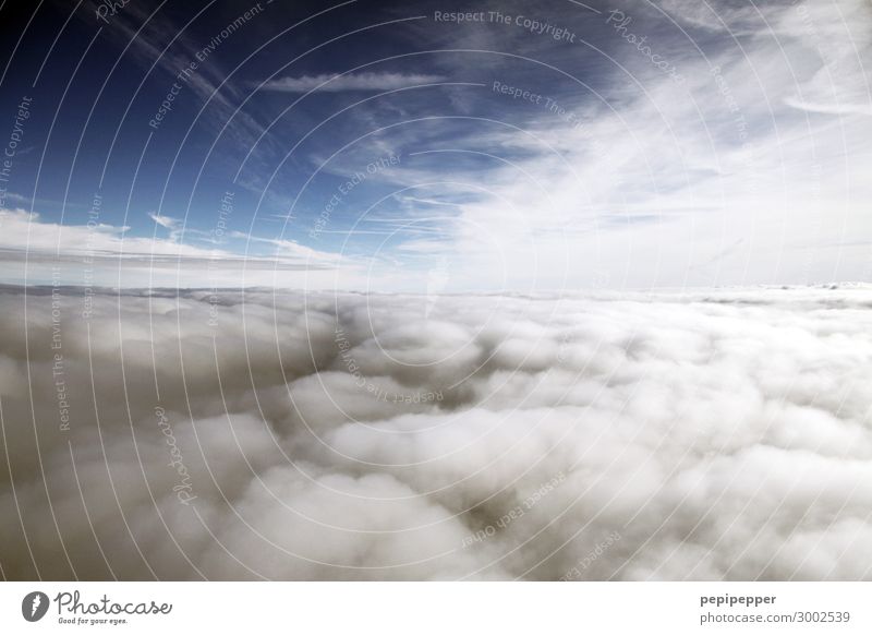 über den Wolken Ferien & Urlaub & Reisen Tourismus Ferne Freiheit Pilot nur Himmel Gewitterwolken Luftverkehr im Flugzeug fliegen blau Farbfoto Außenaufnahme