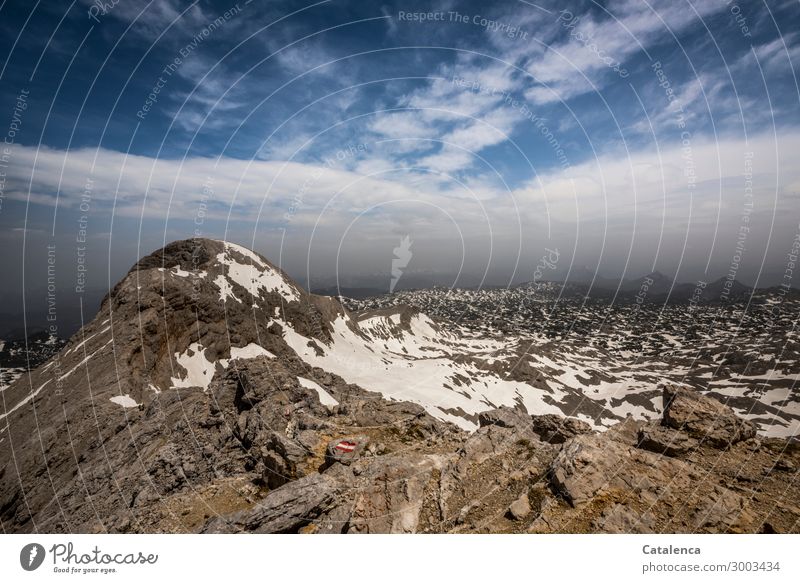 Luftig | der Wanderweg führt zum Berggipfel in luftiger Höhe Sommer Schnee Berge u. Gebirge wandern Landschaft Urelemente Himmel Gewitterwolken Horizont Felsen