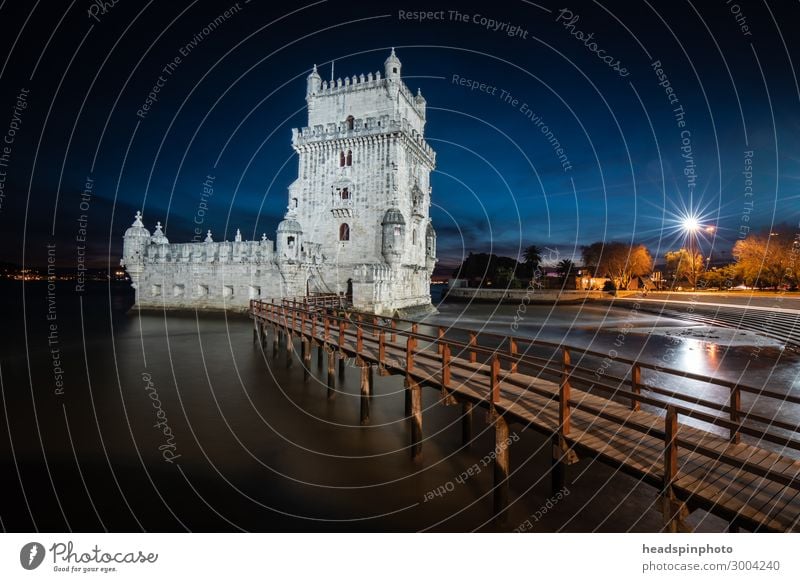 Nachtaufnahme des Belém Tower (Torre de Belém) in Lissabon Ferien & Urlaub & Reisen Tourismus Ausflug Sightseeing Städtereise Sommerurlaub Nachthimmel Fluss