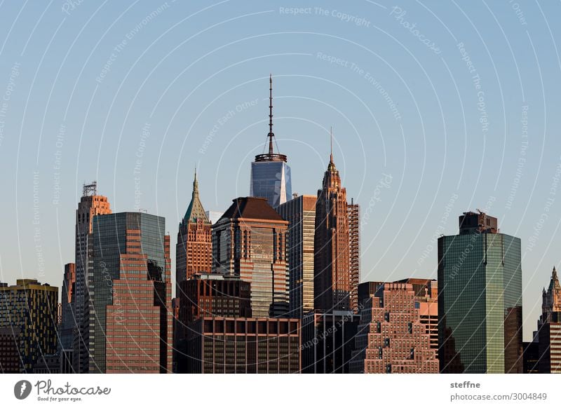 morgenröte Stadt Stadtzentrum Skyline überbevölkert Hochhaus Bankgebäude Manhattan New York City World Trade Center woolworth building Sonnenaufgang friedlich