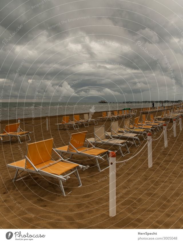 Before the storm Lifestyle Ferien & Urlaub & Reisen Tourismus Sommerurlaub Sonnenbad Strand Meer Urelemente Himmel Wolken Gewitterwolken Wetter