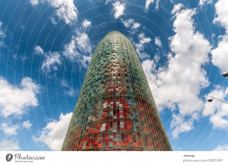 Torre Agbar Himmel Wolken Sommer Schönes Wetter Barcelona Spanien Turm Bauwerk Sehenswürdigkeit Wahrzeichen torre agbar hoch modern Fortschritt Zukunft markant