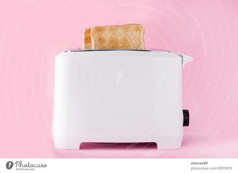 Geröstetes Toastbrot im Toaster auf rosa Hintergrund Lebensmittel Brot Ernährung Frühstück Abendessen Bioprodukte Vegetarische Ernährung Fastfood gut "Toast