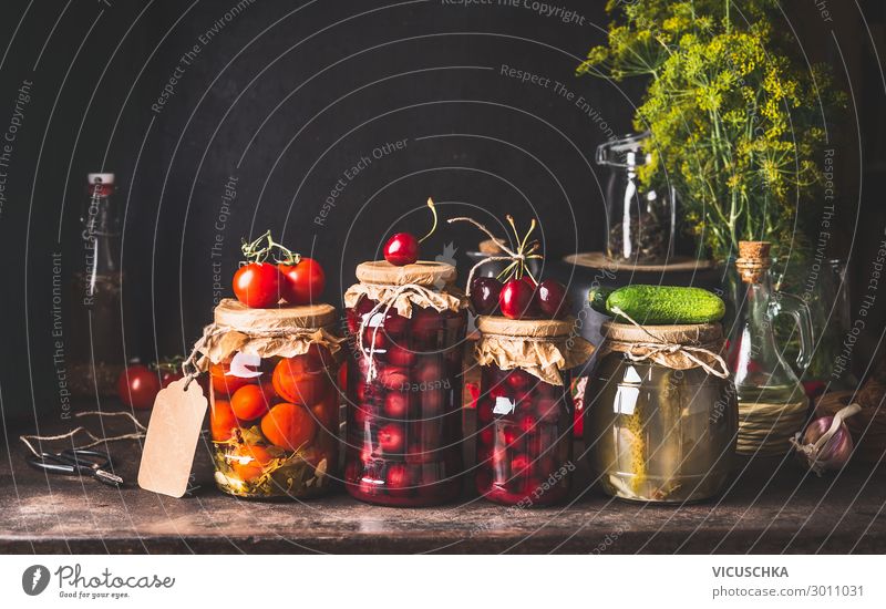 Konservierte und fermentierte Lebensmittel in Gläsern Gemüse Frucht Ernährung Bioprodukte Vegetarische Ernährung Diät Glas kaufen Design Gesunde Ernährung