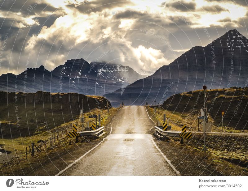 Islands Straßen Ferien & Urlaub & Reisen Tourismus Abenteuer Ferne Freiheit Sommer Insel wandern Wolken Sonne Sonnenlicht Wetter Berge u. Gebirge Fjord