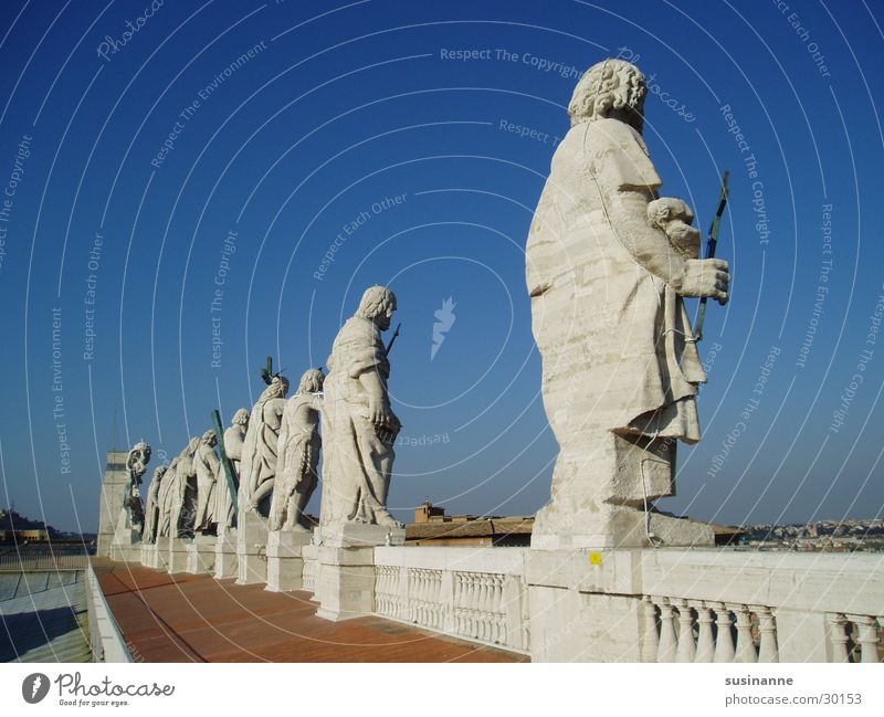 12 apostel Vatikan Petersdom Rom Italien Statue Gotteshäuser Stein