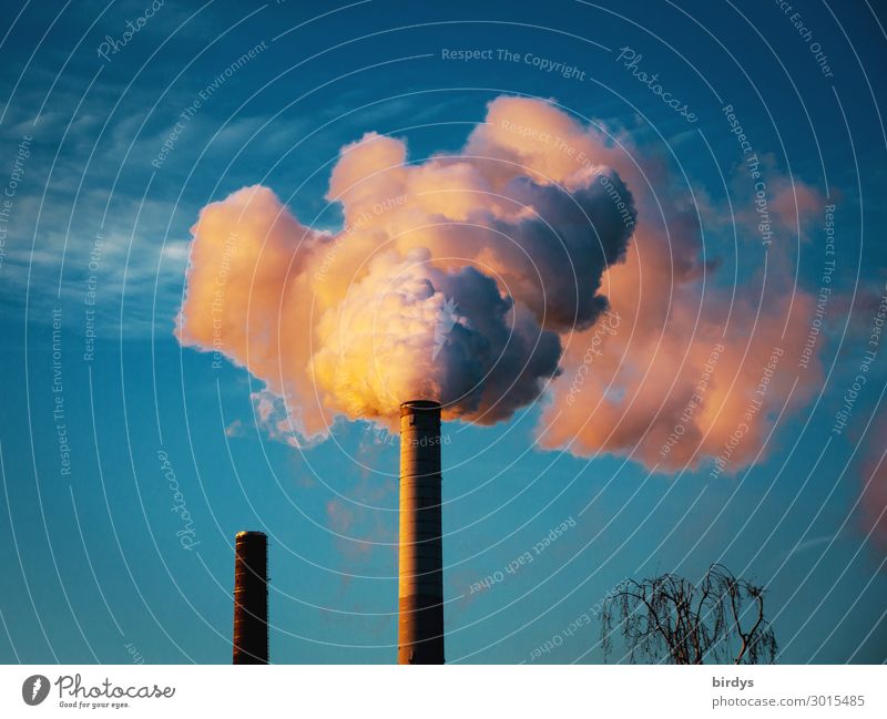 CO2 - Klimaschädlich, Industrieabgase Klimawandel Industrieanlage Schornstein Rauch authentisch bedrohlich Umweltverschmutzung CO2-Ausstoß Zukunftsangst weiß