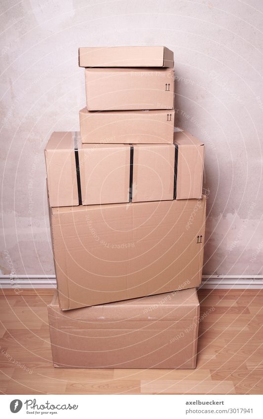 Paket Stapel Lifestyle kaufen Wohnung Raum Handel Güterverkehr & Logistik Business Karton Pappschachtel Versandhandel Konsum Verpackungsmaterial überschüssig