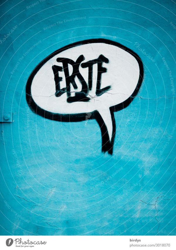 Erste Erfolg Sportveranstaltung feminin Mauer Wand Schriftzeichen Graffiti Sprechblase erste schreien authentisch einzigartig lustig positiv blau schwarz weiß