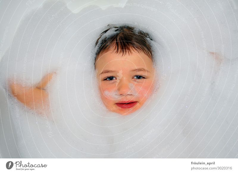 Süßer Schaumschläger | Junge im Schaumbad, lachend Körperpflege Häusliches Leben maskulin Kopf 1 Mensch 3-8 Jahre Kind Kindheit Lächeln Freundlichkeit