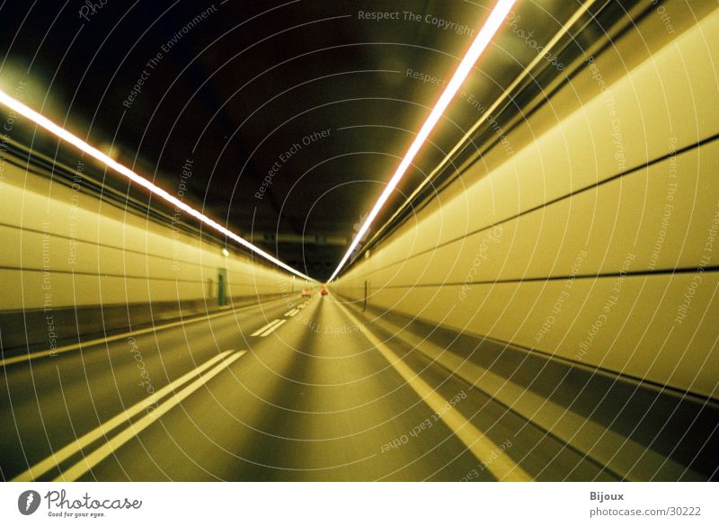 Tunnel 1.0 Aktion Geschwindigkeit dunkel Autobahn Langzeitbelichtung Licht