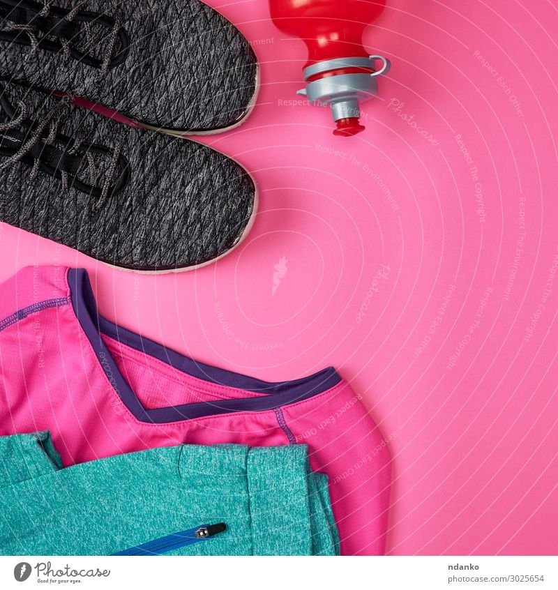 Sport-Textilschuhe und andere Artikel für die Fitness Diät Flasche Lifestyle Stil Mode Bekleidung Accessoire Schuhe Turnschuh modern oben rosa rot Farbe Aktion