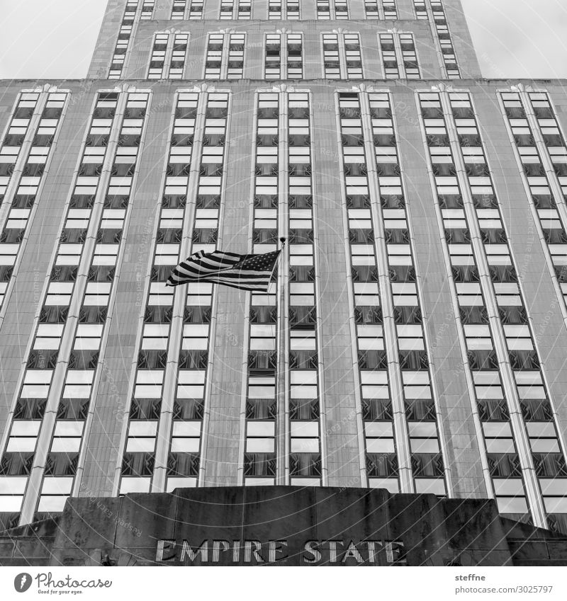 flag Stadt Hochhaus Fassade Berühmte Bauten Wahrzeichen Empire State Building Stars and Stripes Schriftzeichen graphisch minimalistisch ästhetisch USA