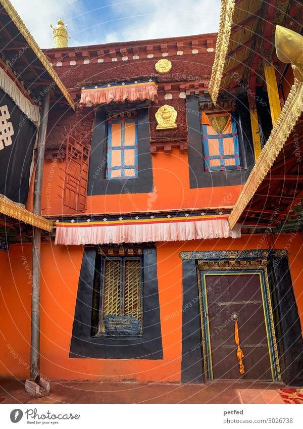 Tempelhaus Haus Architektur Fassade Fenster Tür Sehenswürdigkeit Gold exotisch braun orange Religion & Glaube Farbfoto Außenaufnahme Menschenleer