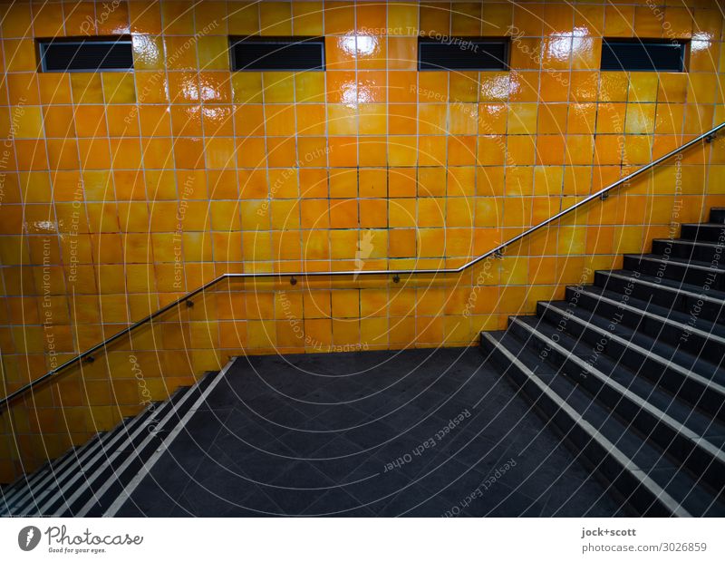 ruff & runta Wand Treppe U-Bahn Treppengeländer Fliesen u. Kacheln authentisch retro orange ästhetisch Nostalgie Symmetrie Wege & Pfade Treppenabsatz