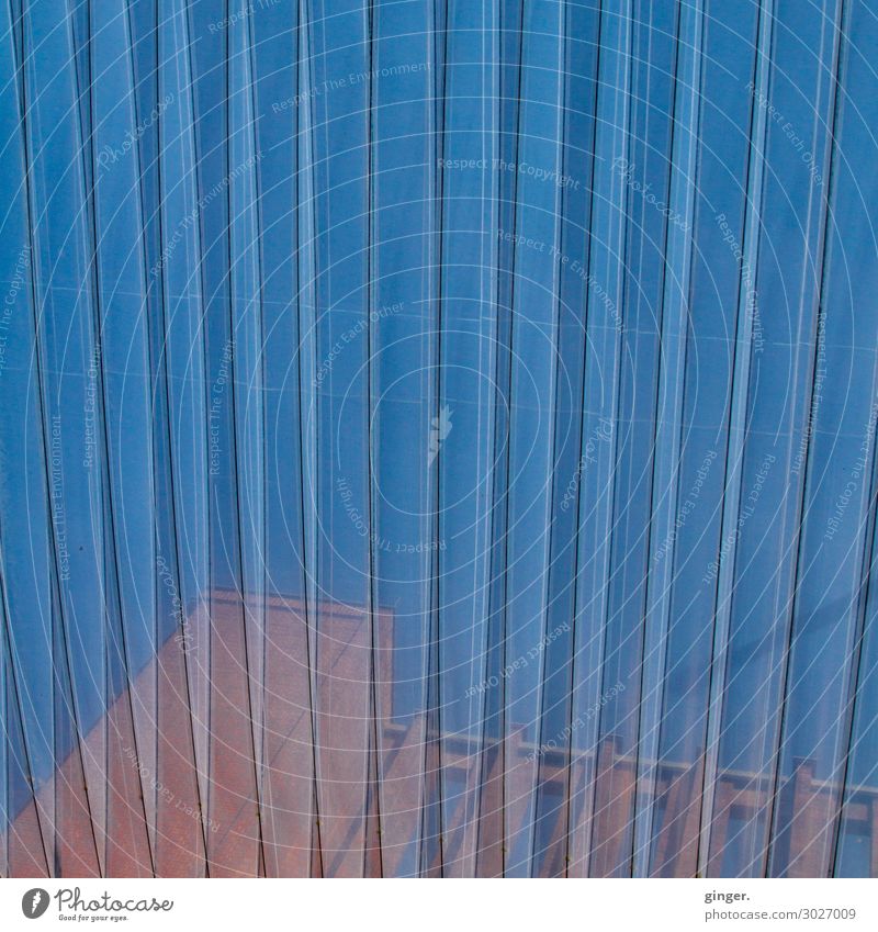 Architektur abstrakt Himmel Köln Stadt Stadtzentrum Menschenleer Haus Hochhaus Bauwerk Gebäude Mauer Wand Fassade einzigartig oben weich blau rot Linie Jalousie