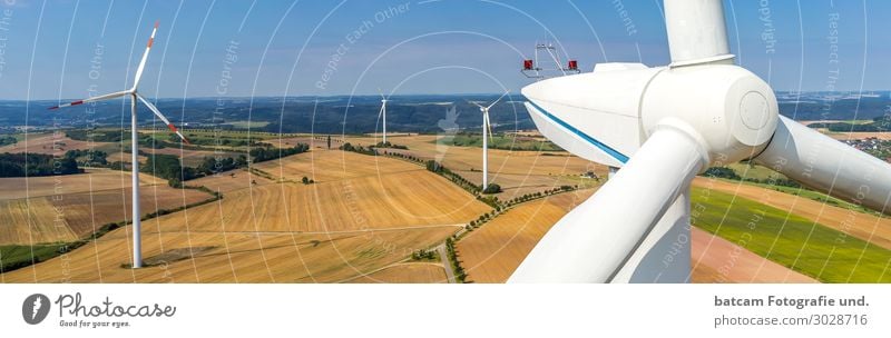 Panorama von einem Windpark und Nahaufnahme Technik & Technologie Energiewirtschaft Erneuerbare Energie Windkraftanlage Umwelt Landschaft Himmel Sommer Herbst