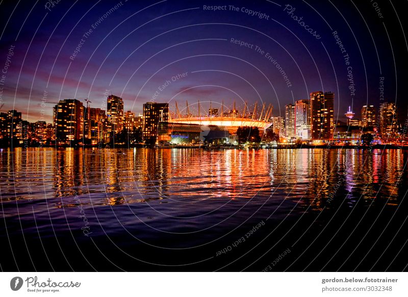 #  Kanada/ Skyline Vencouver Farbfoto Querformat  Skyline Vencouver Panorama perspektive menschenleer Nachtaufnahme Außenaufnahme