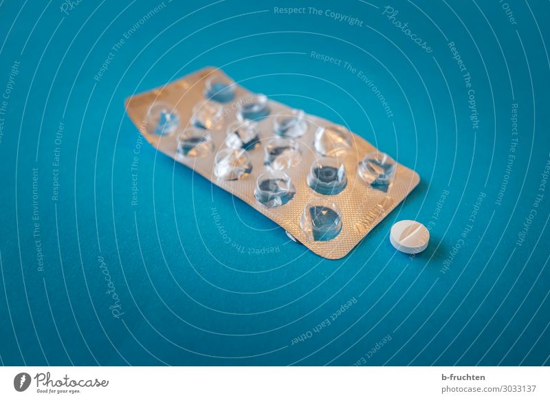 Arznei Gesundheit Gesundheitswesen Rauschmittel Medikament blau Verantwortung Arzt Tablette Blister Verpackungsmaterial leer 1 einnehmen Die Pille Farbfoto