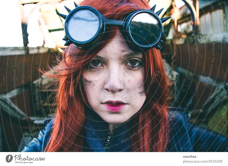 Junge Frau in Steampunk-Kleidung Stil Gesicht Leben Arbeit & Erwerbstätigkeit Industrie Erwachsene Punk Erde Arbeitsbekleidung rothaarig außergewöhnlich