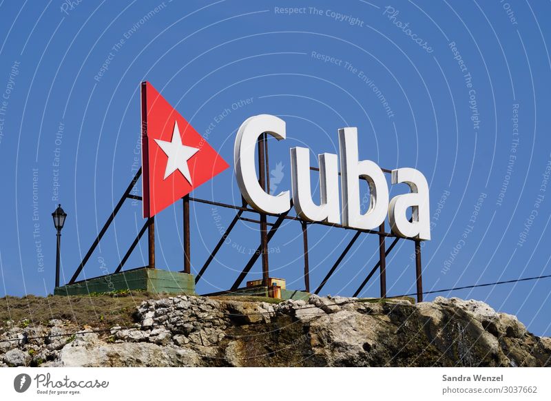 Cuba Havanna Kuba Flagshipstore Karibik Amerika Mauer Wand verrückt blau mehrfarbig Schriftzeichen Farbfoto Detailaufnahme Tag